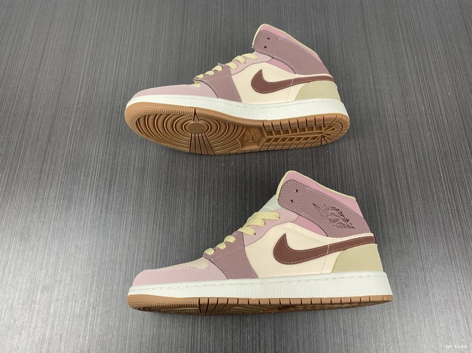 Jordan 1 Air DO7440-821 Mid 0205